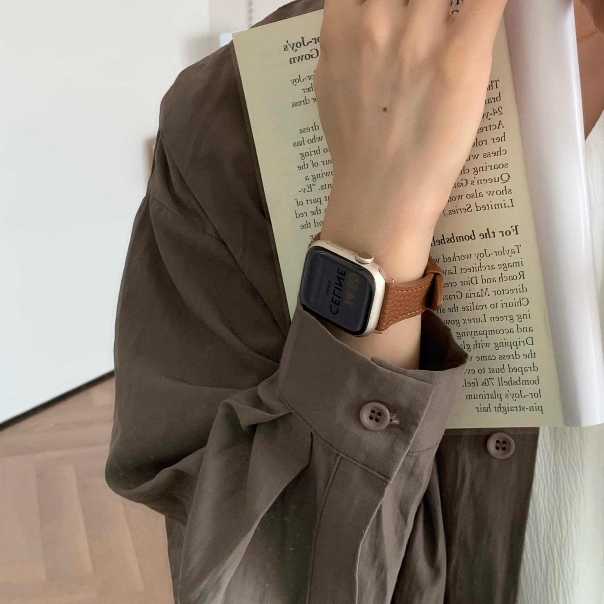 Square Buckle Lychee Leather Strap Watch