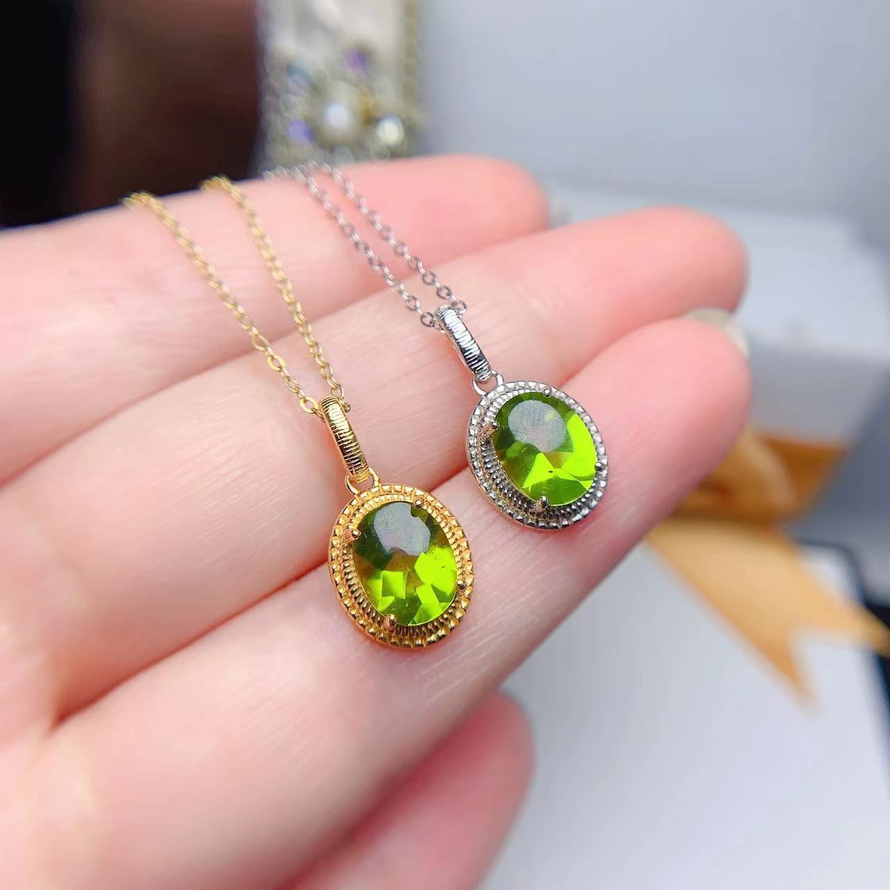Inlaid Plain Olivine Pendant Necklace