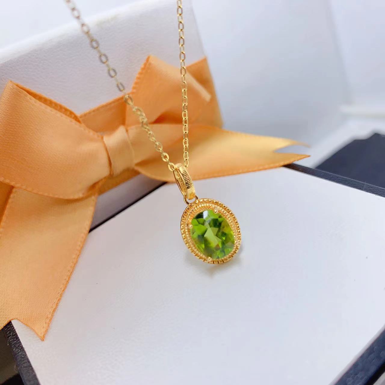 Inlaid Plain Olivine Pendant Necklace